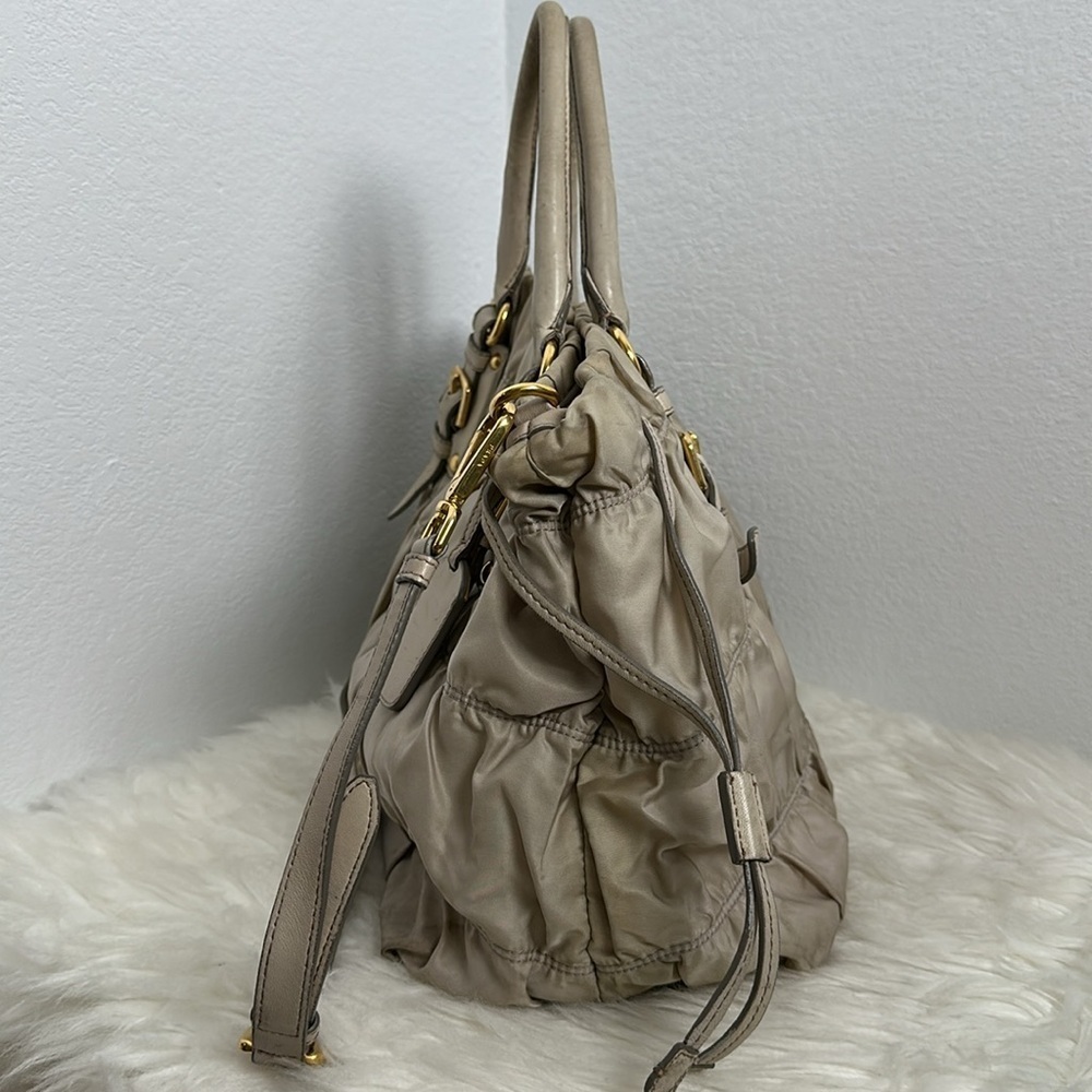 💯 Authentic Prada Beige Tote Nylon Women's Bag🍀 - Picture 10 of 17